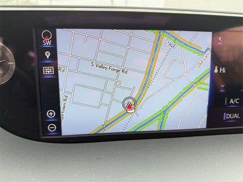 Used 2019 Lexus ES 300h w/ Luxury Package image 21