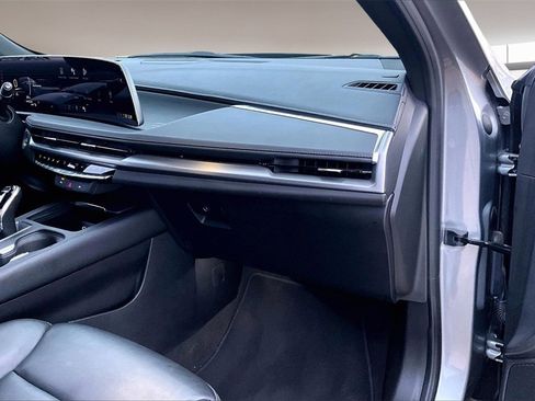 Used 2024 Cadillac XT4 Premium Luxury image 16