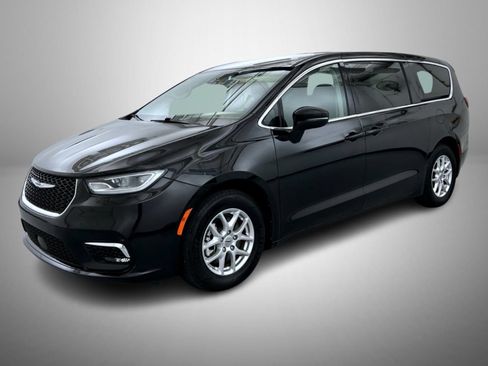 Certified 2023 Chrysler Pacifica Touring-L FWD image 1