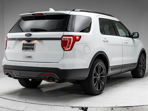 Used 2017 Ford Explorer XLT w/ Equipment Group 202A FWD image 34