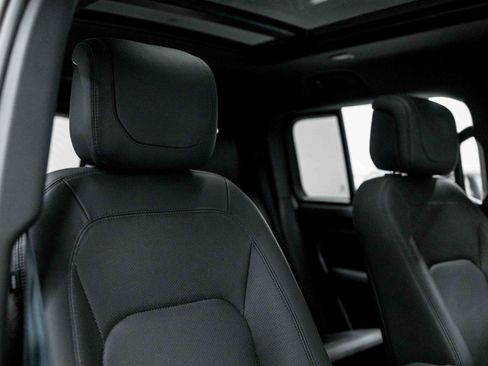 Used 2023 Land Rover Defender 130 SE image 76