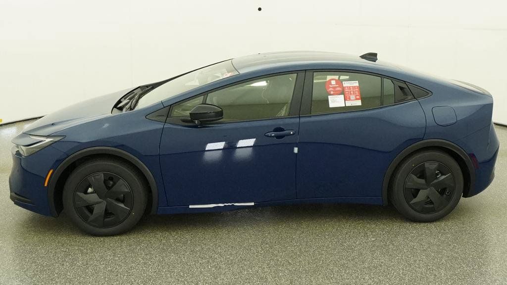 New 2027 Toyota Prius LE FWD image 6