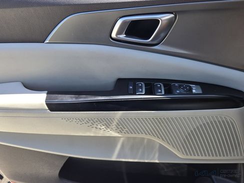 Certified 2022 Kia Carnival LX FWD image 29