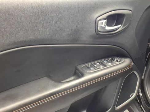 Used 2021 Jeep Compass Latitude w/ Sun and Sound Group AWD/4WD image 8