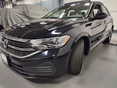 Used 2024 Volkswagen Jetta SE w/ Panoramic Sunroof Package image 10