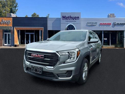 Used 2024 GMC Terrain SLE AWD/4WD image 3