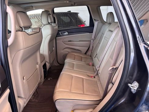 Used 2018 Jeep Grand Cherokee Overland RWD image 13