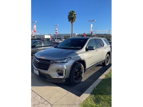 Used 2023 Chevrolet Traverse LS w/ Midnight/Sport Edition FWD image 3