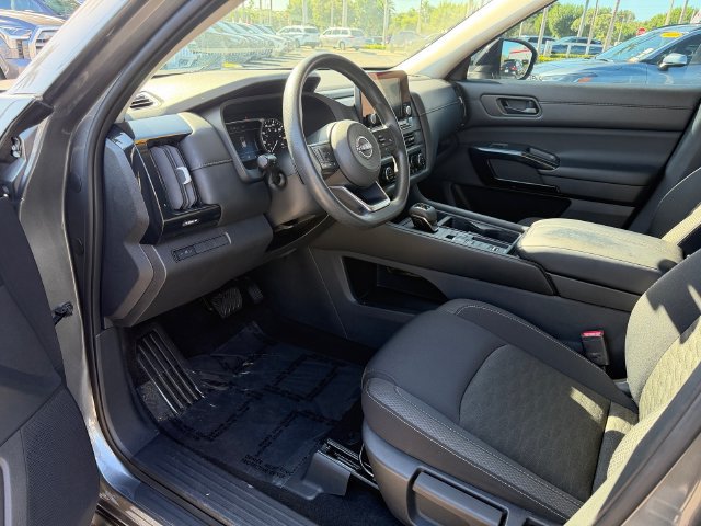 Used 2023 Nissan Pathfinder S FWD image 11