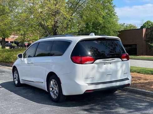 Used 2017 Chrysler Pacifica Limited FWD image 5