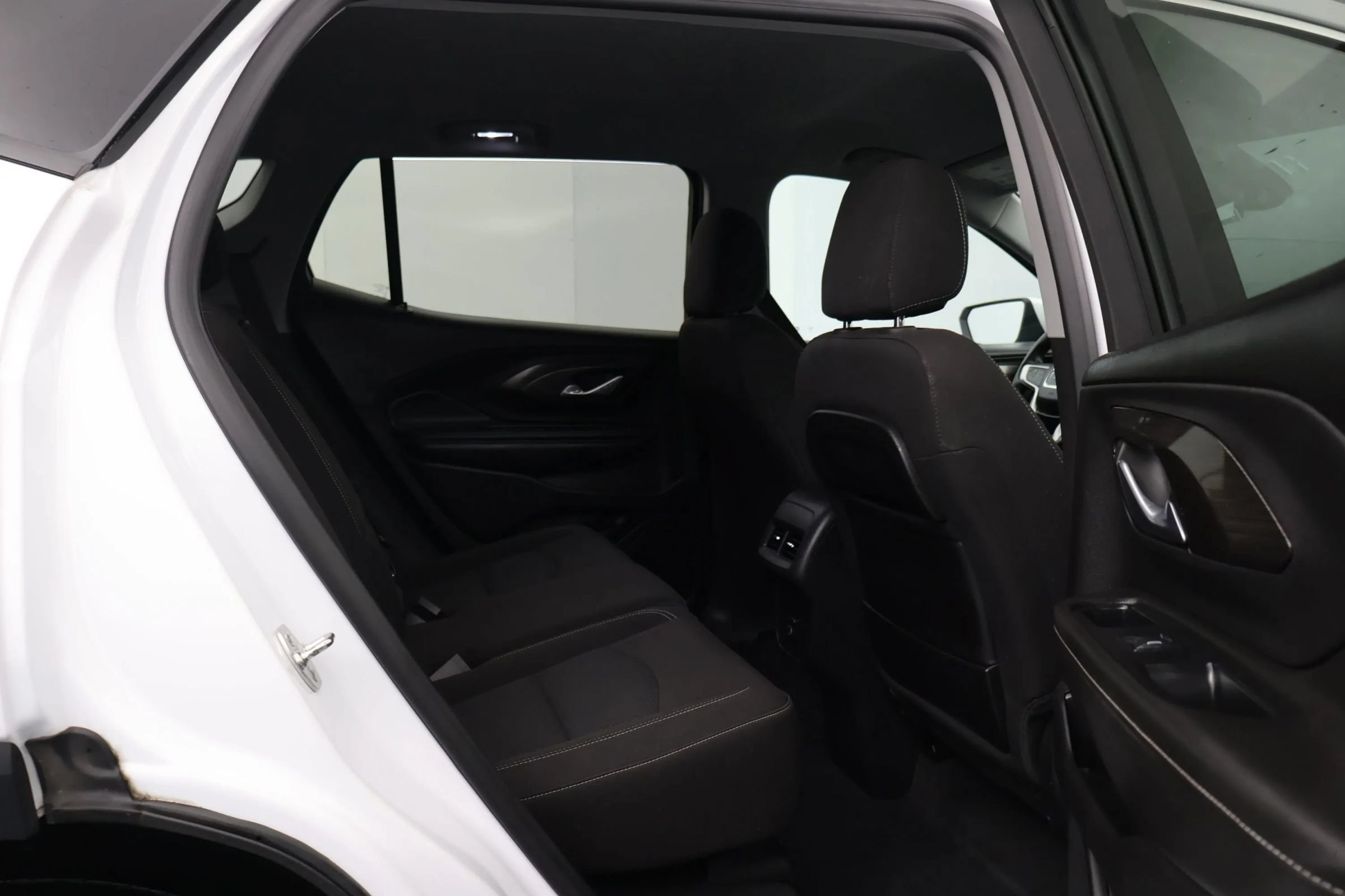 Used 2024 GMC Terrain SLE AWD/4WD image 15