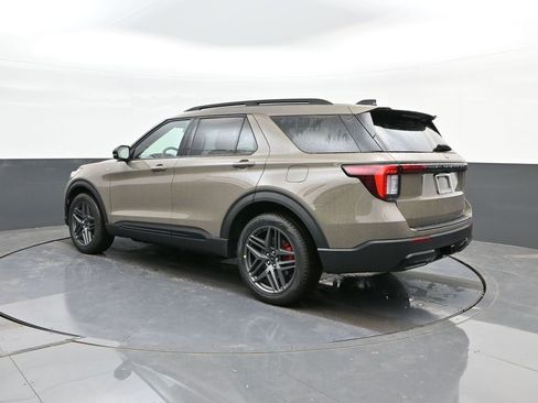 New 2026 Ford Explorer ST-Line w/ ST-Line Street Pack image 5