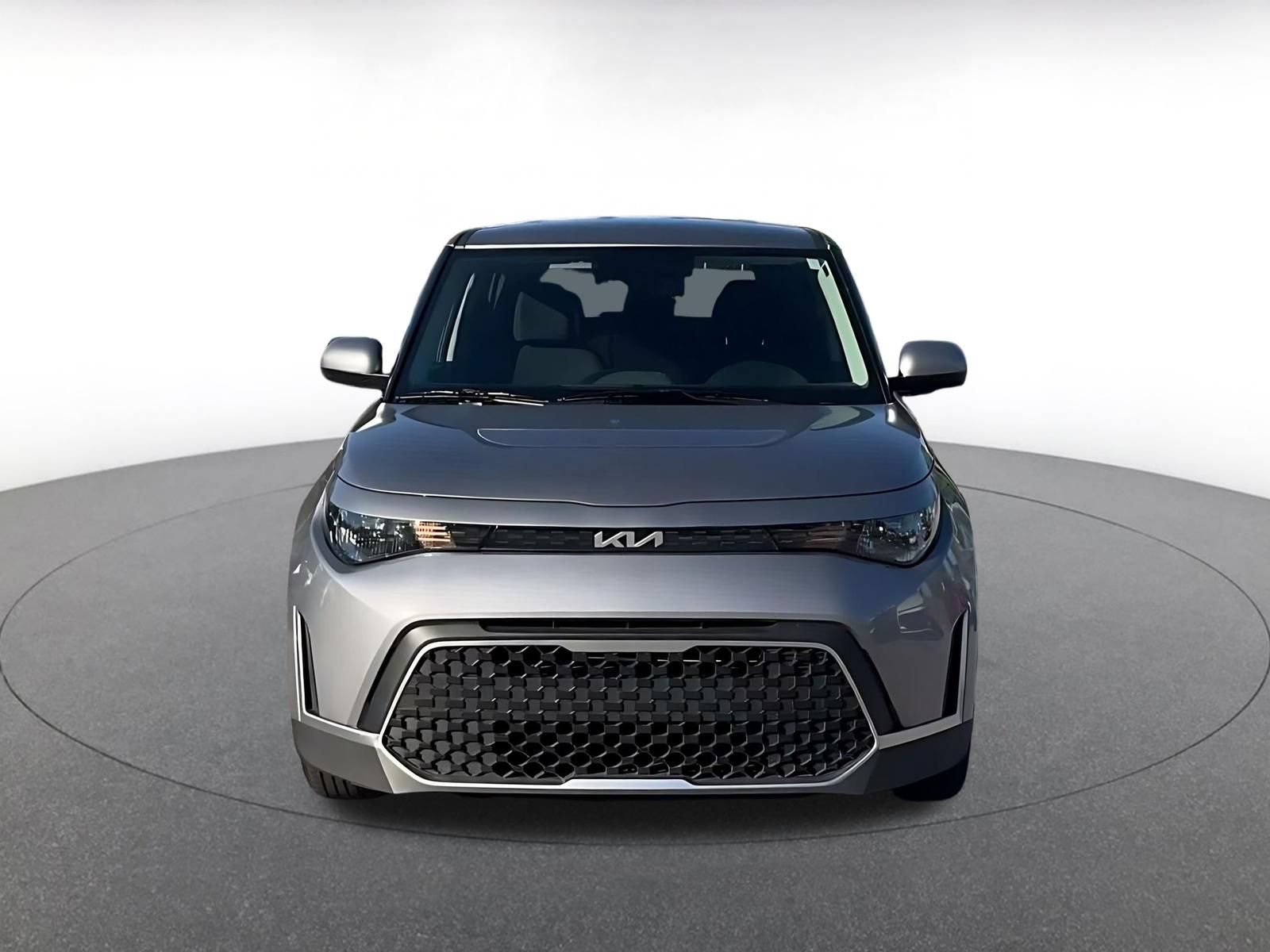 Used 2025 Kia Soul LX w/ LX Technology Package FWD image 4