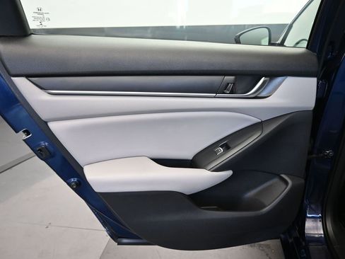 Used 2018 Honda Accord LX image 32