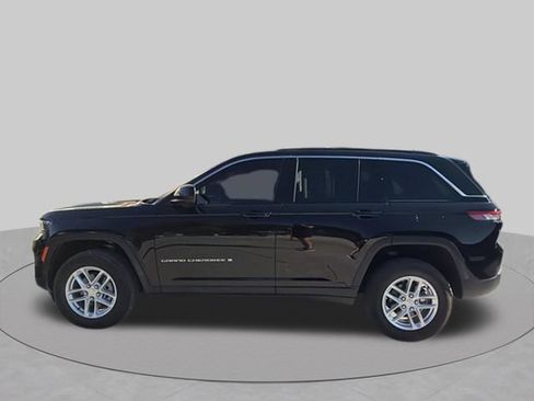 Used 2025 Jeep Grand Cherokee Laredo X w/ Luxury Tech Group I AWD/4WD image 7