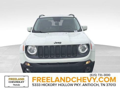 Used 2017 Jeep Renegade Altitude FWD image 9