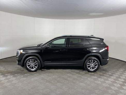Used 2024 GMC Terrain SLT image 3