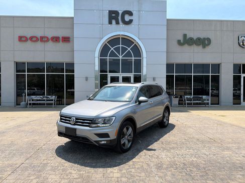 Used 2020 Volkswagen Tiguan SEL AWD/4WD image 2