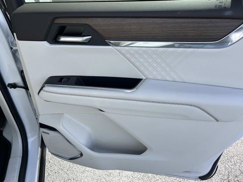 Used 2024 GMC Acadia Denali w/ Super Cruise Package image 24