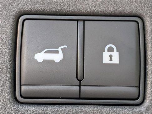Used 2024 Nissan Rogue SV FWD image 14