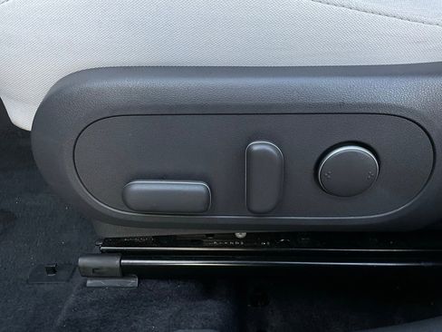 Used 2025 Hyundai Kona SEL image 11