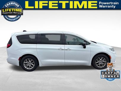 Used 2024 Chrysler Pacifica Touring-L