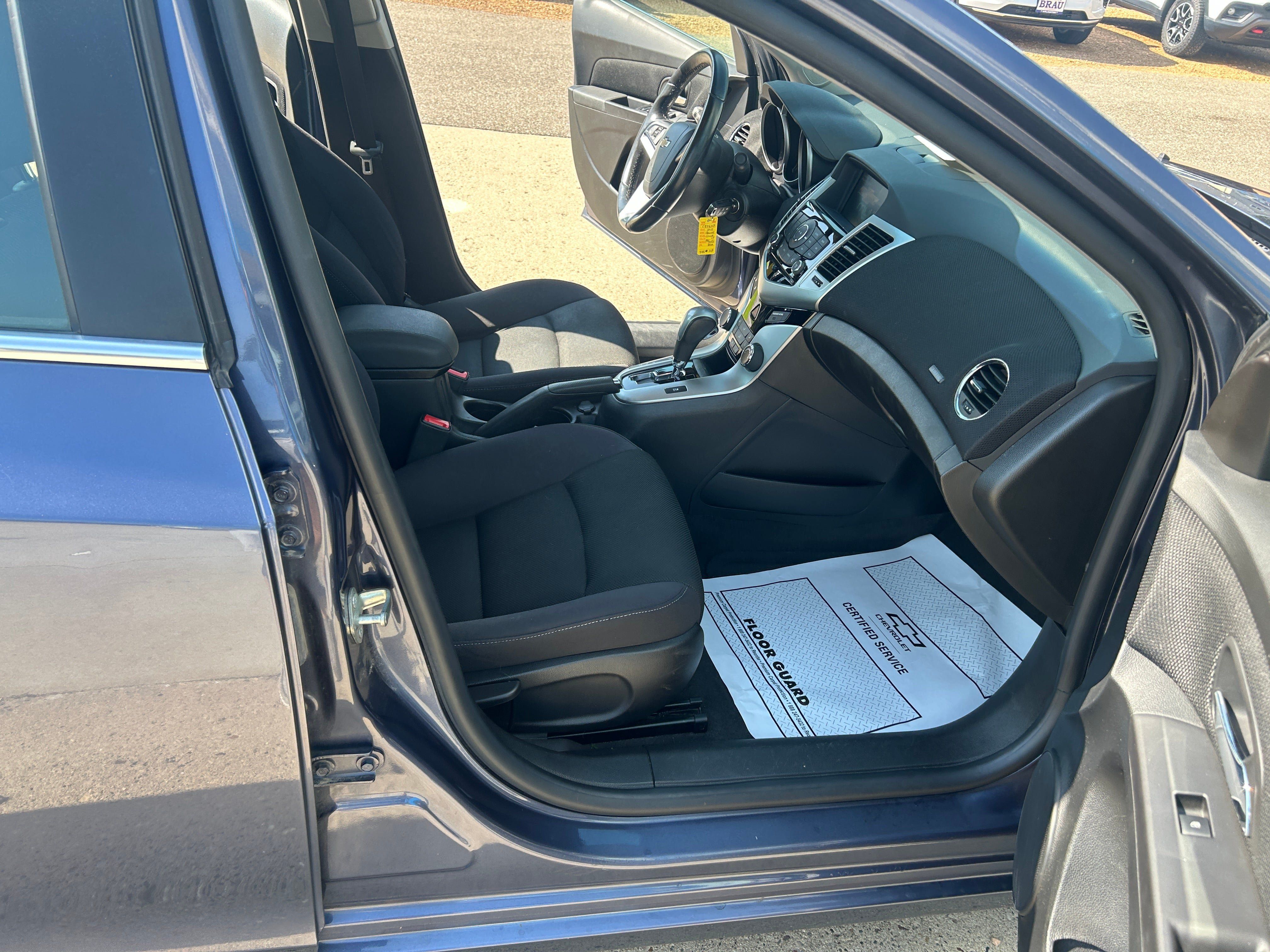 Used 2014 Chevrolet Cruze LT FWD image 23