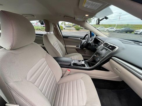 Used 2017 Ford Fusion SE FWD image 10