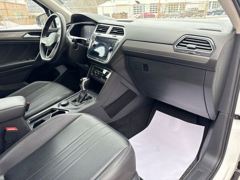 Used 2022 Volkswagen Tiguan SE image 31