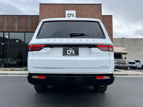 Used 2024 Jeep Wagoneer L Series II w/ Flexible Seating Group image 5