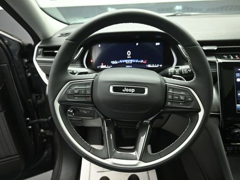 Used 2023 Jeep Grand Cherokee L Laredo w/ Luxury Tech Group I image 15