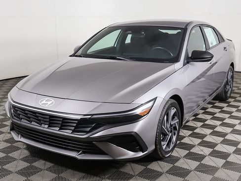 Used 2025 Hyundai Elantra Sport FWD image 6