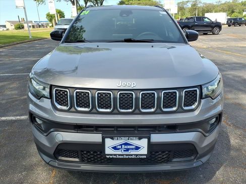 Used 2024 Jeep Compass Latitude AWD/4WD image 2