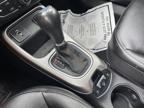 Used 2020 Jeep Compass Latitude FWD image 19