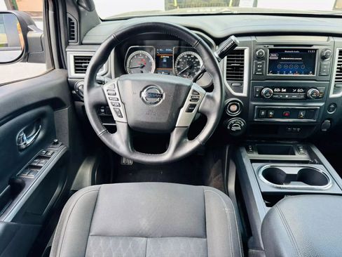 Used 2019 Nissan Titan SV w/ SV Convenience Package image 23