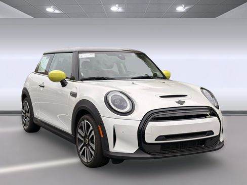 Certified 2024 MINI Cooper SE image 7