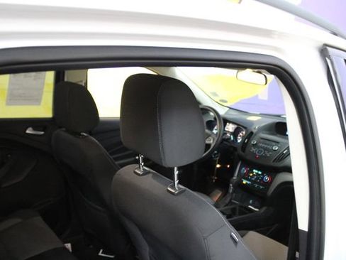 Used 2017 Ford Escape SE AWD/4WD image 10