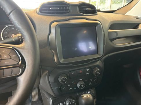 Used 2022 Jeep Renegade Trailhawk AWD/4WD image 18