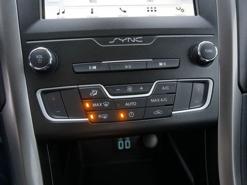 Certified 2019 Ford Fusion SE image 24