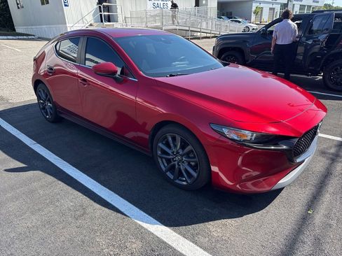 Used 2020 MAZDA MAZDA3 Hatchback w/ Preferred Package FWD image 1