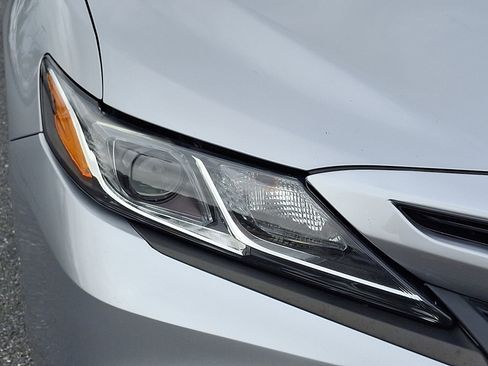Used 2019 Toyota Camry image 11