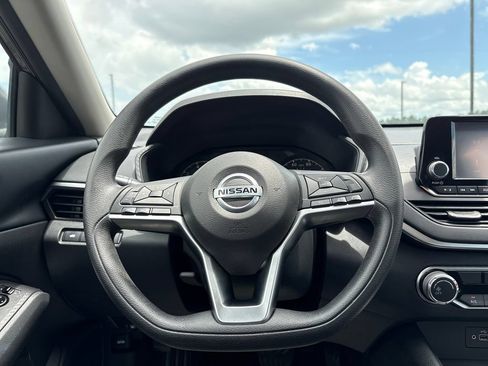 Used 2022 Nissan Altima 2.5 S FWD image 13