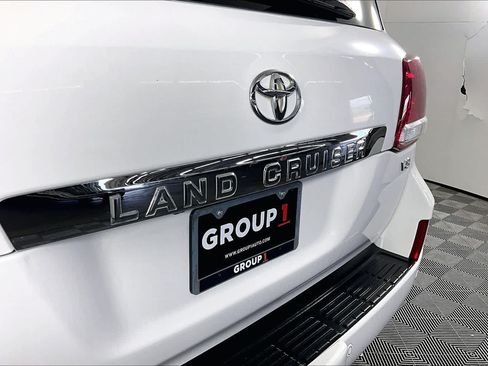 Used 2011 Toyota Land Cruiser w/ Upgrade Pkg AWD/4WD image 28
