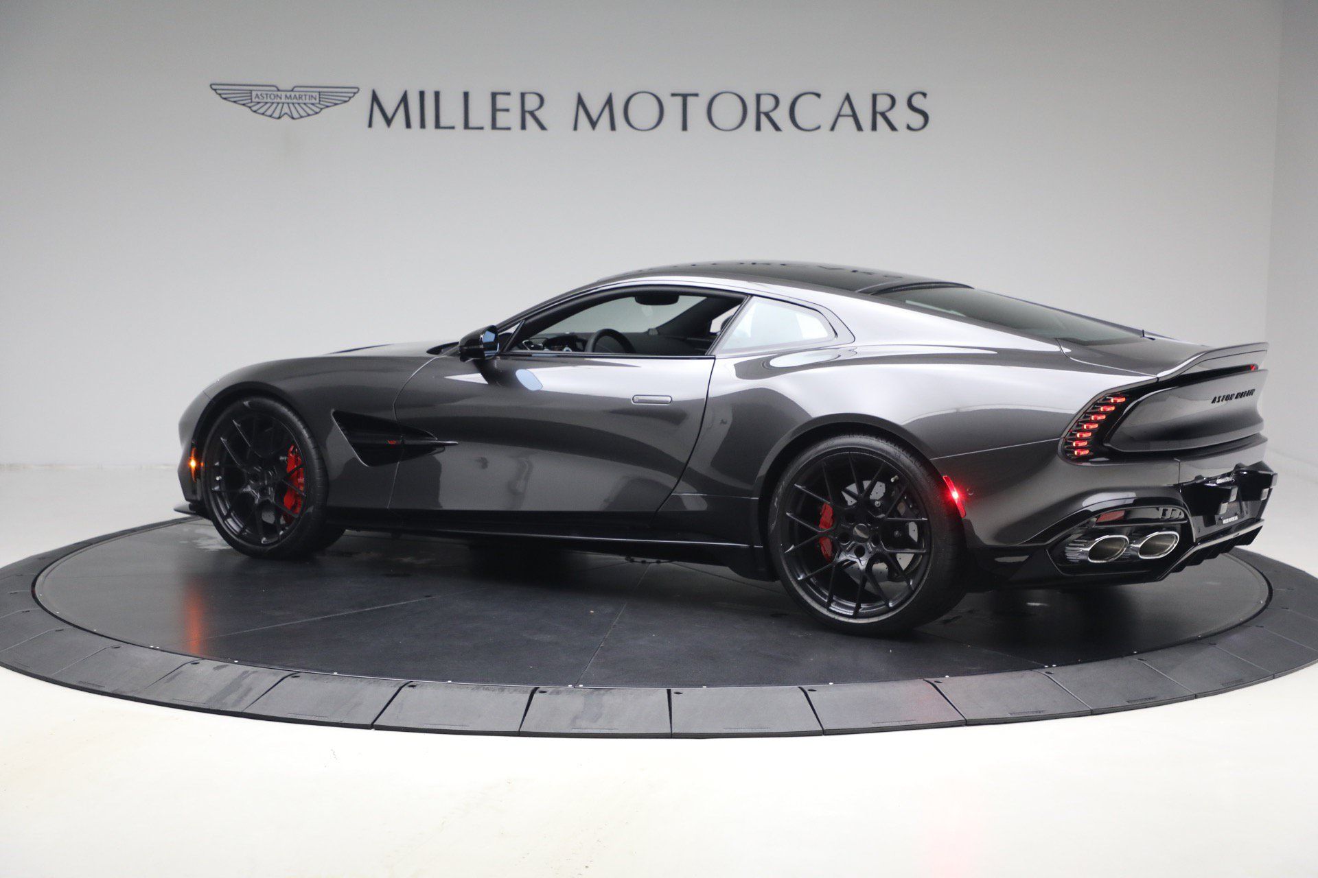 Used 2026 Aston Martin Vanquish RWD image 4