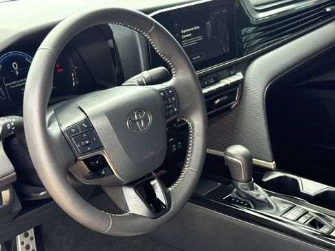 Used 2025 Toyota Camry SE FWD image 16