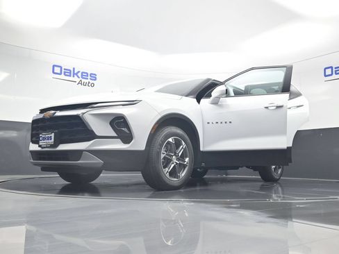 Used 2025 Chevrolet Blazer LT AWD/4WD image 59