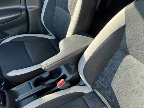 Used 2020 Nissan Versa SV image 21