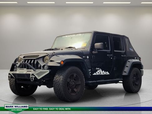 Used 2015 Jeep Wrangler Unlimited Sahara w/ Dual Top Group AWD/4WD image 8