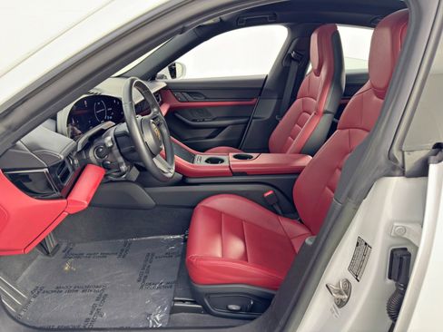 Used 2022 Porsche Taycan image 17