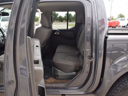 Used 2015 Nissan Frontier PRO-4X image 9